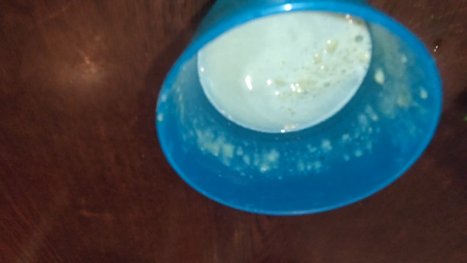 お試しプロテインを水で作って後味と溶けやすさを確認